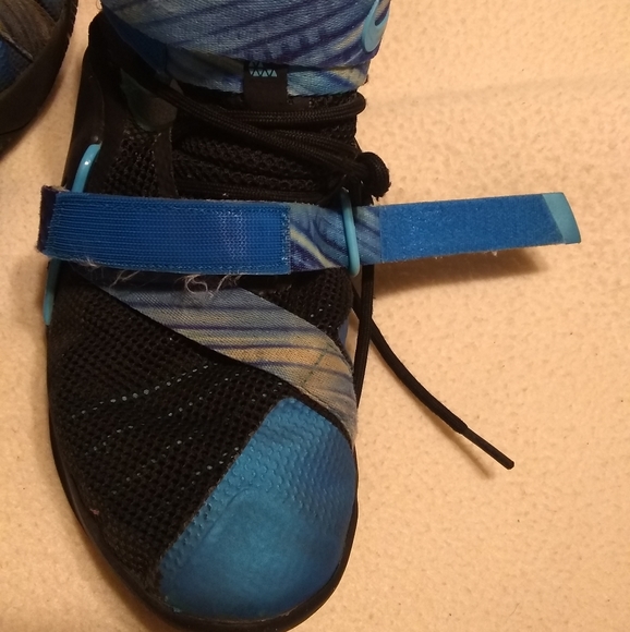 LeBron James tennis shoes - Picture 6 of 10